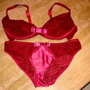 Beautiful Passionata Hot Pink Bra and Pantie Set. Bought in S. France